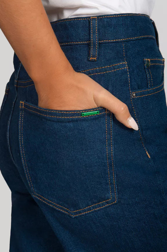 Manyara – Jean Mom bleu éco-responsable / Green LION